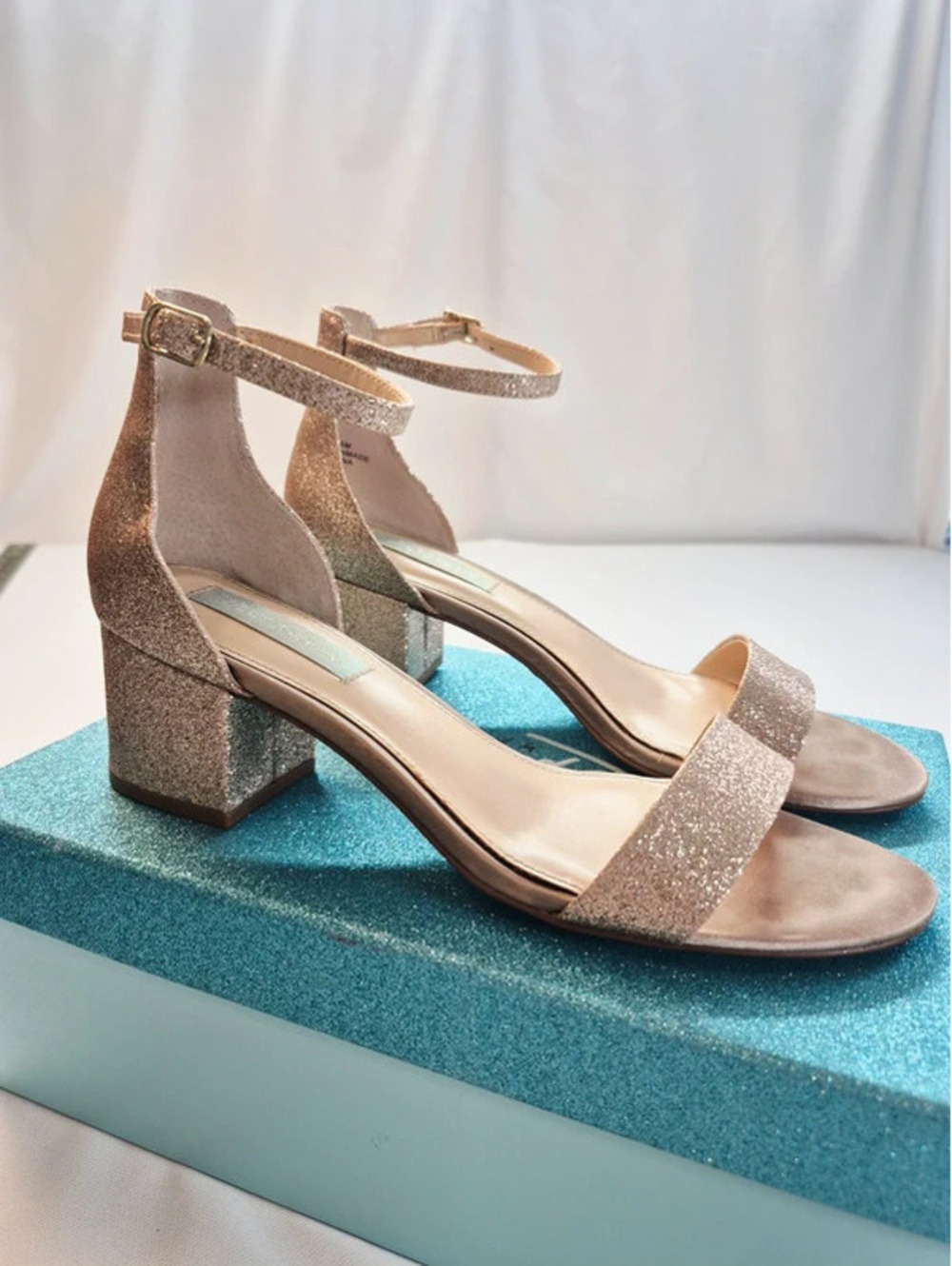 Betsey Johnson SB-Miri Gold Glitter Low Heel Sandals Shoes Women's 8.5